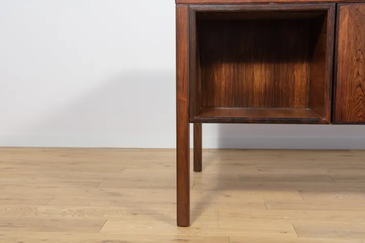 Pamono Mid-Century Modern Model 77 Freestanding Desk in Teak from Omann Jun, 1960s Outlet
