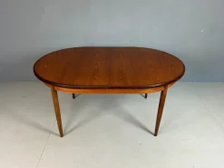 Pamono Mid-Century Modern Oval Extendable Dining Table in Teak from G-Plan, 1960s Hot