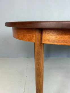 Pamono Mid-Century Modern Oval Extendable Dining Table in Teak from G-Plan, 1960s Hot