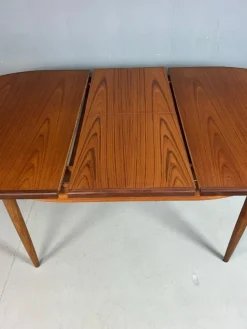 Pamono Mid-Century Modern Oval Extendable Dining Table in Teak from G-Plan, 1960s Hot