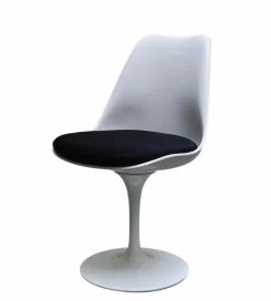 Pamono Mid-Century Modern White Tulip Base Dining Chair by Eero Saarinen, Italy, 1970s Hot