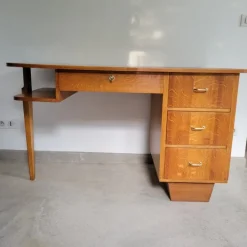 Pamono Mid-Century Modernist Desk in Golden Oak, Scandinavia, 1950s Outlet