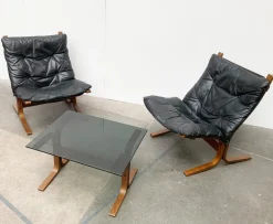 Pamono Mid-Century Norwegian Siesta Lounge Chairs and Glass Side Table Set by Ingmar Relling for Westnofa, Set of 3 Hot