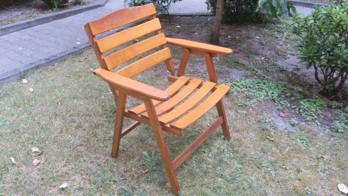 Pamono Mid-Century Patinated Wood Folding Garden or Patio Elbow Chair, 1960s Hot