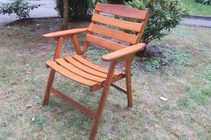 Pamono Mid-Century Patinated Wood Folding Garden or Patio Elbow Chair, 1960s Hot
