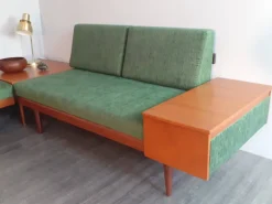 Pamono Mid-Century Scandinavian Daybeds and Corner Table by Ingmar Relling for Ekornes, 1960s, Set of 3