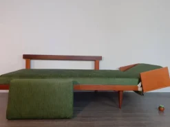 Pamono Mid-Century Scandinavian Daybeds and Corner Table by Ingmar Relling for Ekornes, 1960s, Set of 3