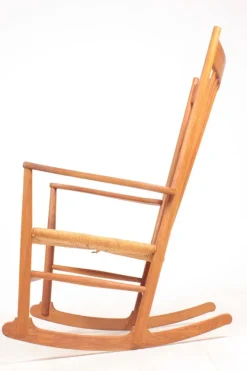 Pamono Mid-Century Scandinavian Rocking Chair in Oak by Hans Wegner for FDB, 1950s