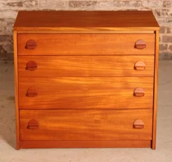 Pamono Mid-Century Teak Chest of 4 Drawers from Stag, 1970s Outlet