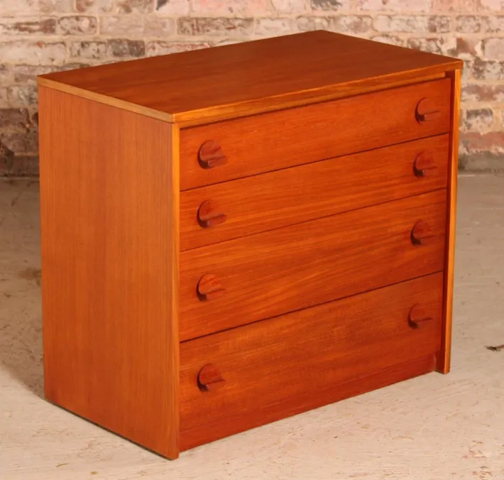 Pamono Mid-Century Teak Chest of 4 Drawers from Stag, 1970s Outlet
