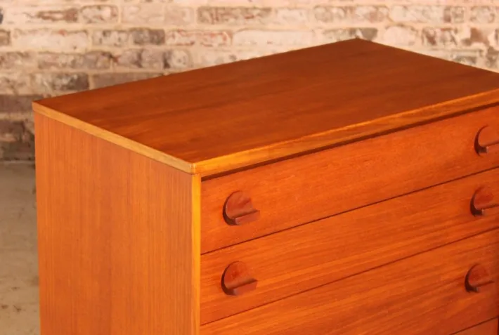 Pamono Mid-Century Teak Chest of 4 Drawers from Stag, 1970s Outlet