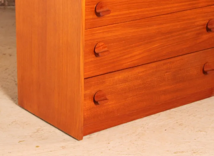 Pamono Mid-Century Teak Chest of 4 Drawers from Stag, 1970s Outlet