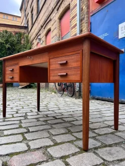 Pamono Mid-Century Teak Desk, Denmark Online
