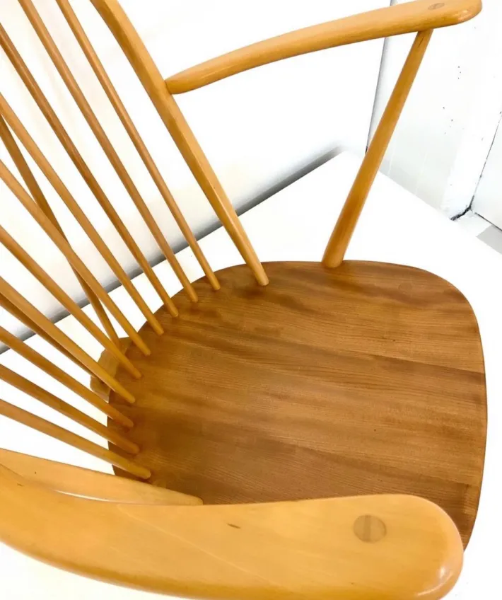 Pamono Mid-Century Windsor Grandfather Rocking Chair in Wood attributed to Lucian Ercolani for Ercol, England, 1960s Outlet