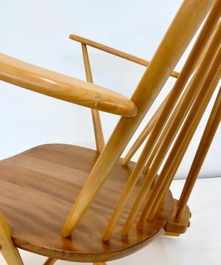 Pamono Mid-Century Windsor Grandfather Rocking Chair in Wood attributed to Lucian Ercolani for Ercol, England, 1960s Outlet