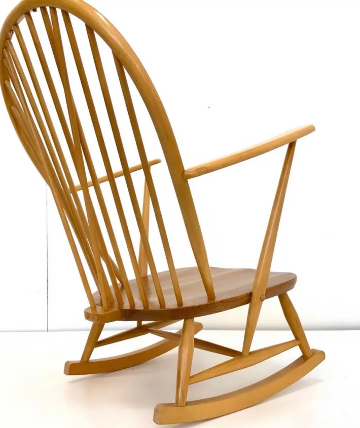 Pamono Mid-Century Windsor Grandfather Rocking Chair in Wood attributed to Lucian Ercolani for Ercol, England, 1960s Outlet