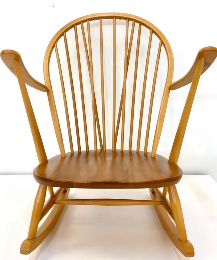 Pamono Mid-Century Windsor Grandfather Rocking Chair in Wood attributed to Lucian Ercolani for Ercol, England, 1960s Outlet