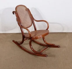 Pamono Model 12331 Childrens Rocking Chair in Beech by Michael Thonet for Thonet, 1910s Outlet