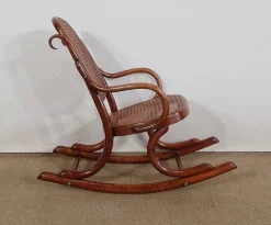 Pamono Model 12331 Childrens Rocking Chair in Beech by Michael Thonet for Thonet, 1910s Outlet