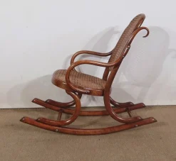 Pamono Model 12331 Childrens Rocking Chair in Beech by Michael Thonet for Thonet, 1910s Outlet