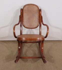 Pamono Model 12331 Childrens Rocking Chair in Beech by Michael Thonet for Thonet, 1910s Outlet