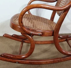 Pamono Model 12331 Childrens Rocking Chair in Beech by Michael Thonet for Thonet, 1910s Outlet