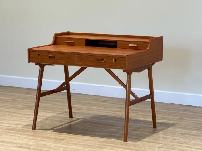 Pamono Model 56 Desk in Teak by Arne Wahl Iversen, 1960s Clearance