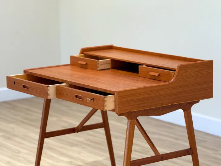 Pamono Model 56 Desk in Teak by Arne Wahl Iversen, 1960s Clearance