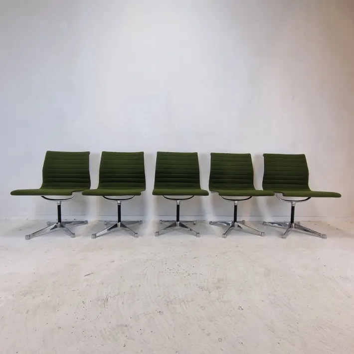Pamono Model EA 105 Chairs by Eames for Herman Miller, 1970s, Set of 5 Online