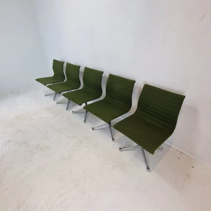 Pamono Model EA 105 Chairs by Eames for Herman Miller, 1970s, Set of 5 Online