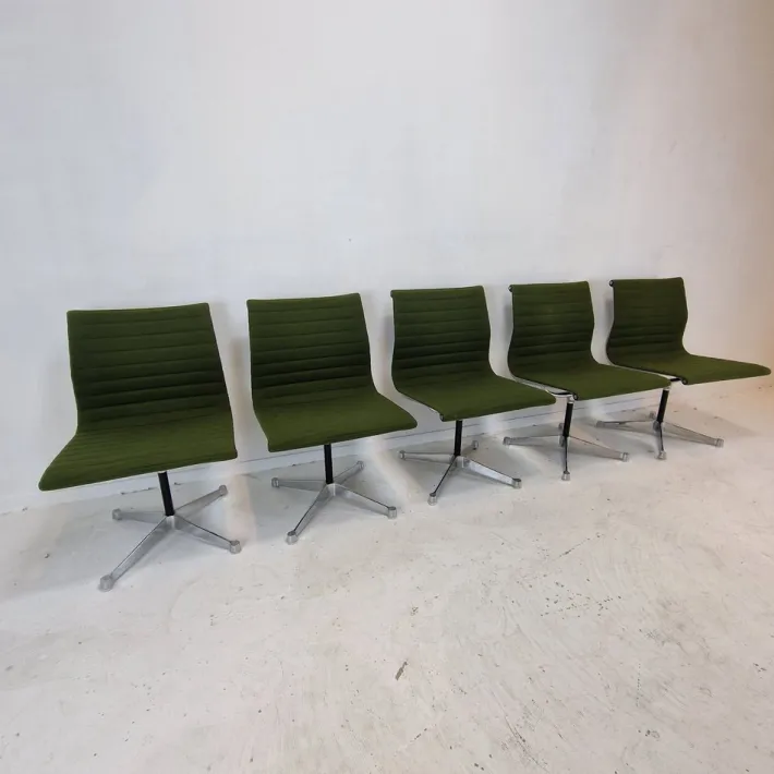 Pamono Model EA 105 Chairs by Eames for Herman Miller, 1970s, Set of 5 Online