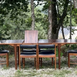 Pamono Model T3 Extending Dining Table in Walnut by Tom Robertson for McIntosh, 1970s Hot