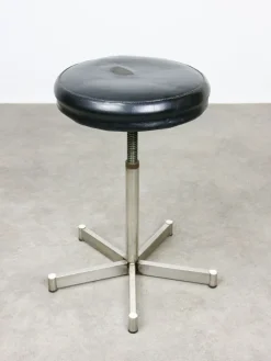 Pamono Modernist Bauhaus Swivel Stool in Chrome, 1950s Outlet