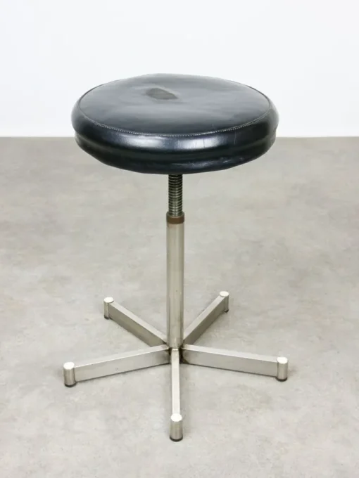 Pamono Modernist Bauhaus Swivel Stool in Chrome, 1950s Outlet