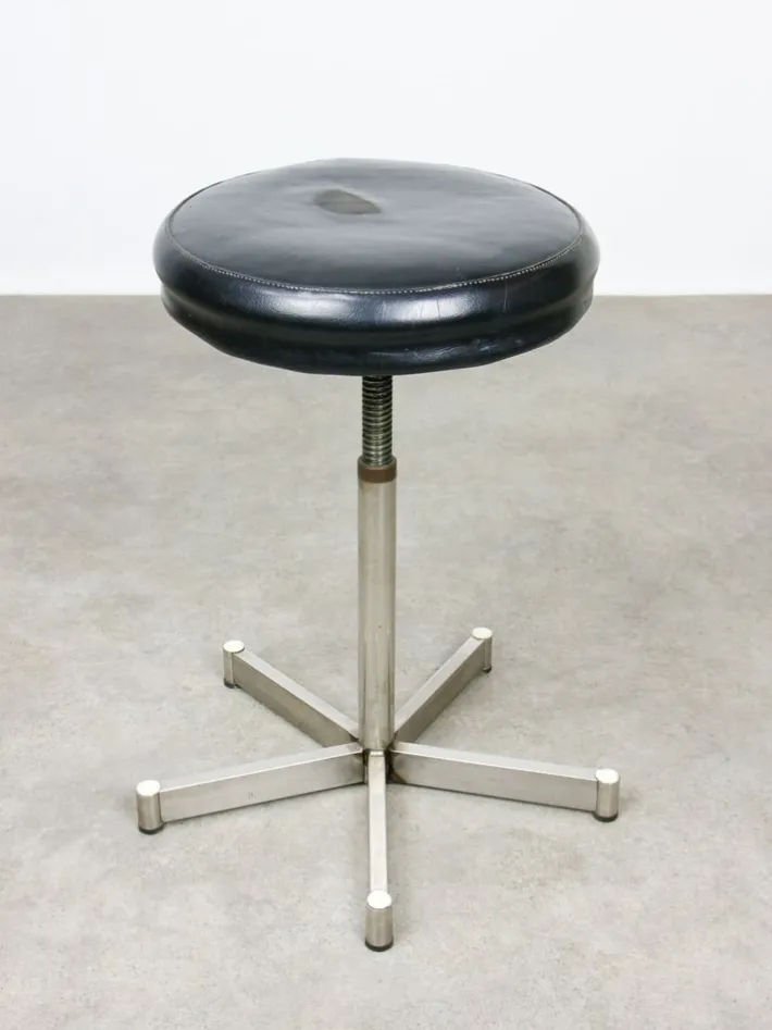 Pamono Modernist Bauhaus Swivel Stool in Chrome, 1950s Outlet