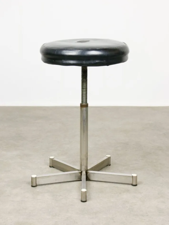 Pamono Modernist Bauhaus Swivel Stool in Chrome, 1950s Outlet