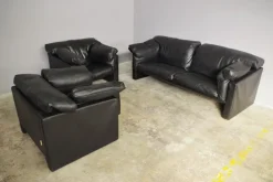 Pamono Moroso Sofa & Armchairs in Black Leather, 1984, Set of 3 Sale