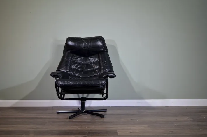 Pamono Norwegian Leather Swivel Chair from Skoghaug, 1960s Hot