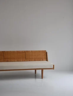 Pamono Oak and Rattan GE7 Daybed by Hans J. Wegner for GETAMA Clearance