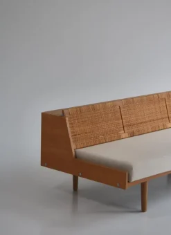 Pamono Oak and Rattan GE7 Daybed by Hans J. Wegner for GETAMA Clearance