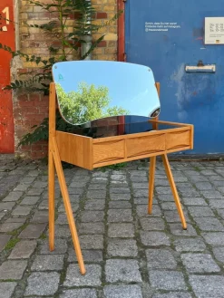 Pamono Oak Dressing Table by Arne Vodder Hot