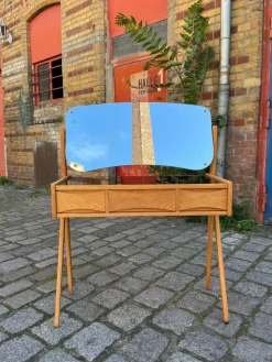 Pamono Oak Dressing Table by Arne Vodder Hot
