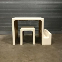 Pamono Off-White Plastic Childrens Desk and Stool, 1970s, Set 2 Online