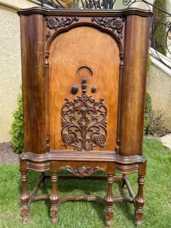 Pamono Phonograph / Radio Cabinet and Record Players Clearance