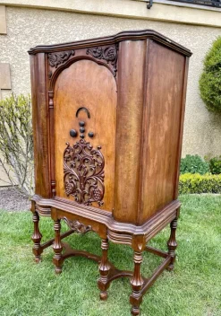 Pamono Phonograph / Radio Cabinet and Record Players Clearance