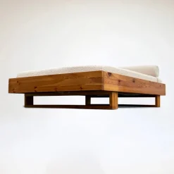 Pamono Pine and Bouclé Daybed by Ate Van Apeldoorn for Houtwerk Hattem, 1970s Hot