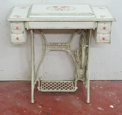 Pamono Player Made on a Singer Machine Base Outlet