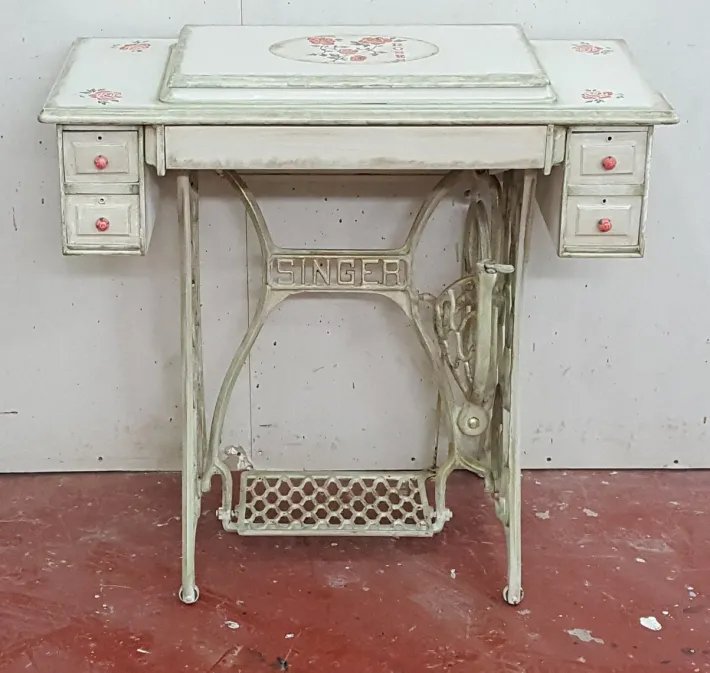 Pamono Player Made on a Singer Machine Base Outlet