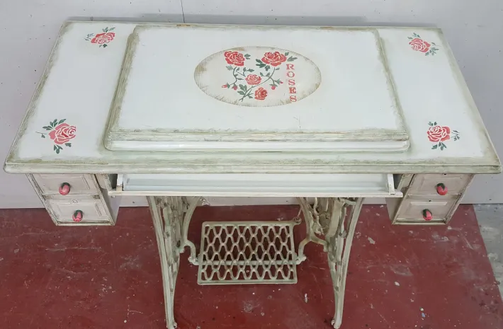 Pamono Player Made on a Singer Machine Base Outlet