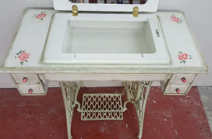 Pamono Player Made on a Singer Machine Base Outlet